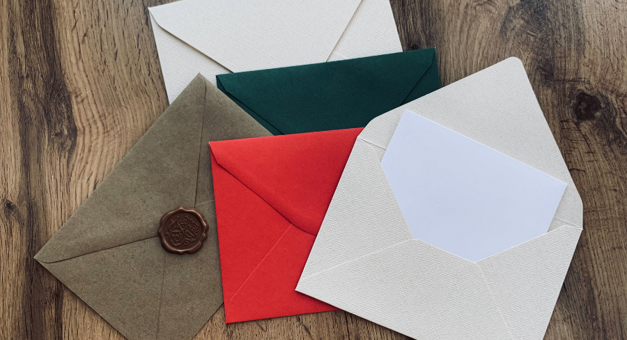 Logisztikai szortírozó folyamat, ahol a keresztsugaras optikai rács kiküszöböli a vakfoltokat a rendkívül vékony levelek és borítékok azonosításakor.