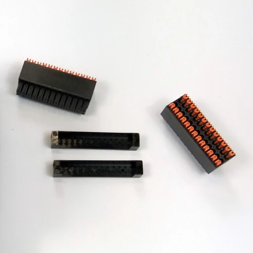 Csavar nélküli sorkapocs csatlakozó dugó (26 polusú)